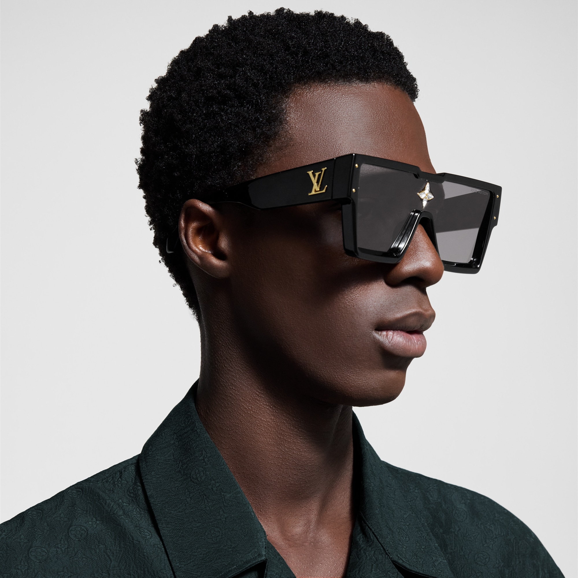 แว่นตากันแดดรุ่น Cyclone . in ผู้ชาย