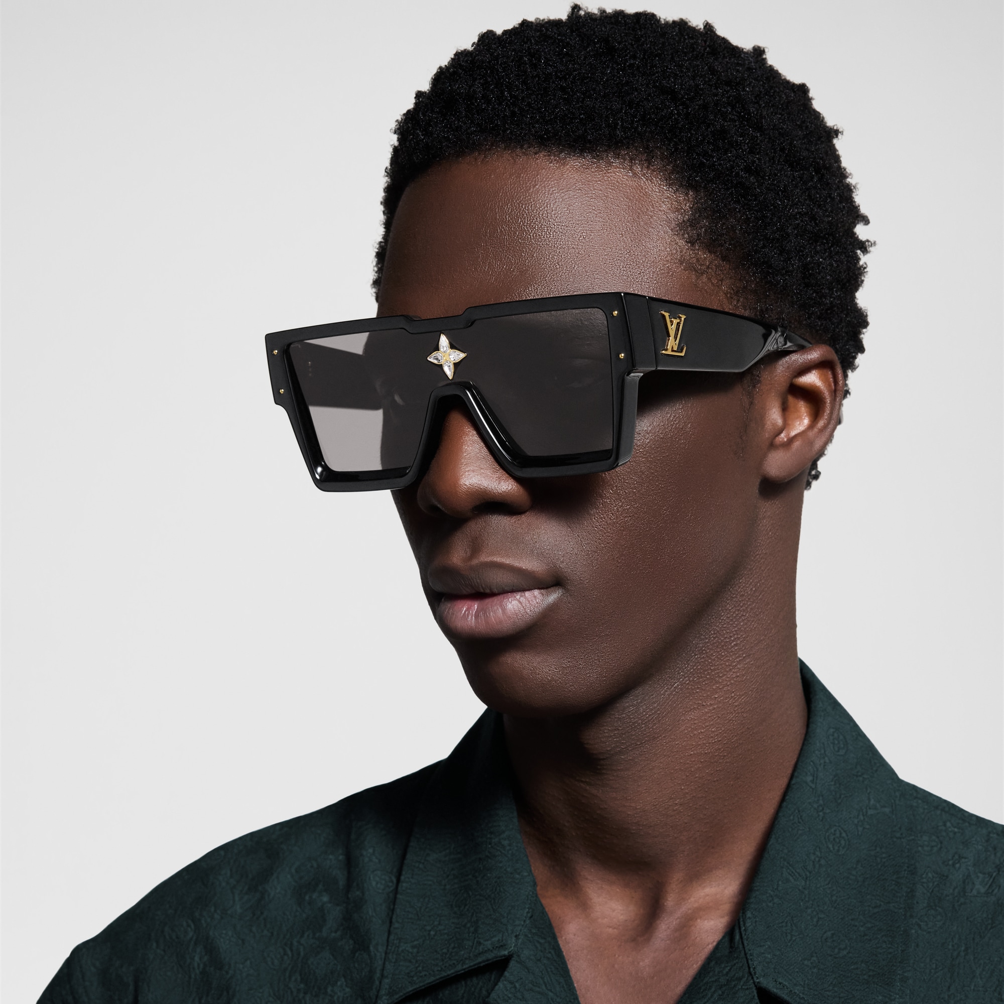 แว่นตากันแดดรุ่น Cyclone . in ผู้ชาย