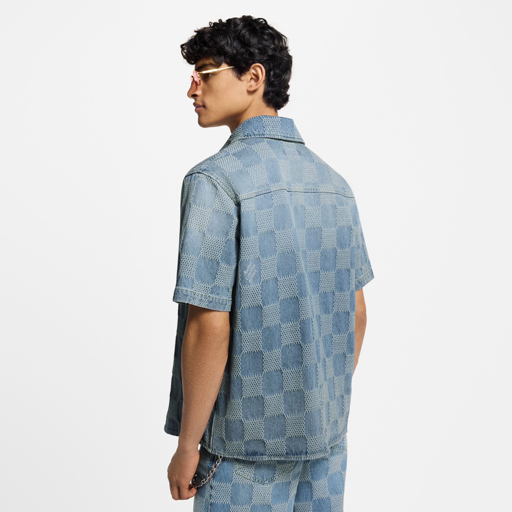 เสื้อเชิ้ตเดนิมแขนสั้นเนื้อบางลาย Damier 3D  in ผู้ชาย
