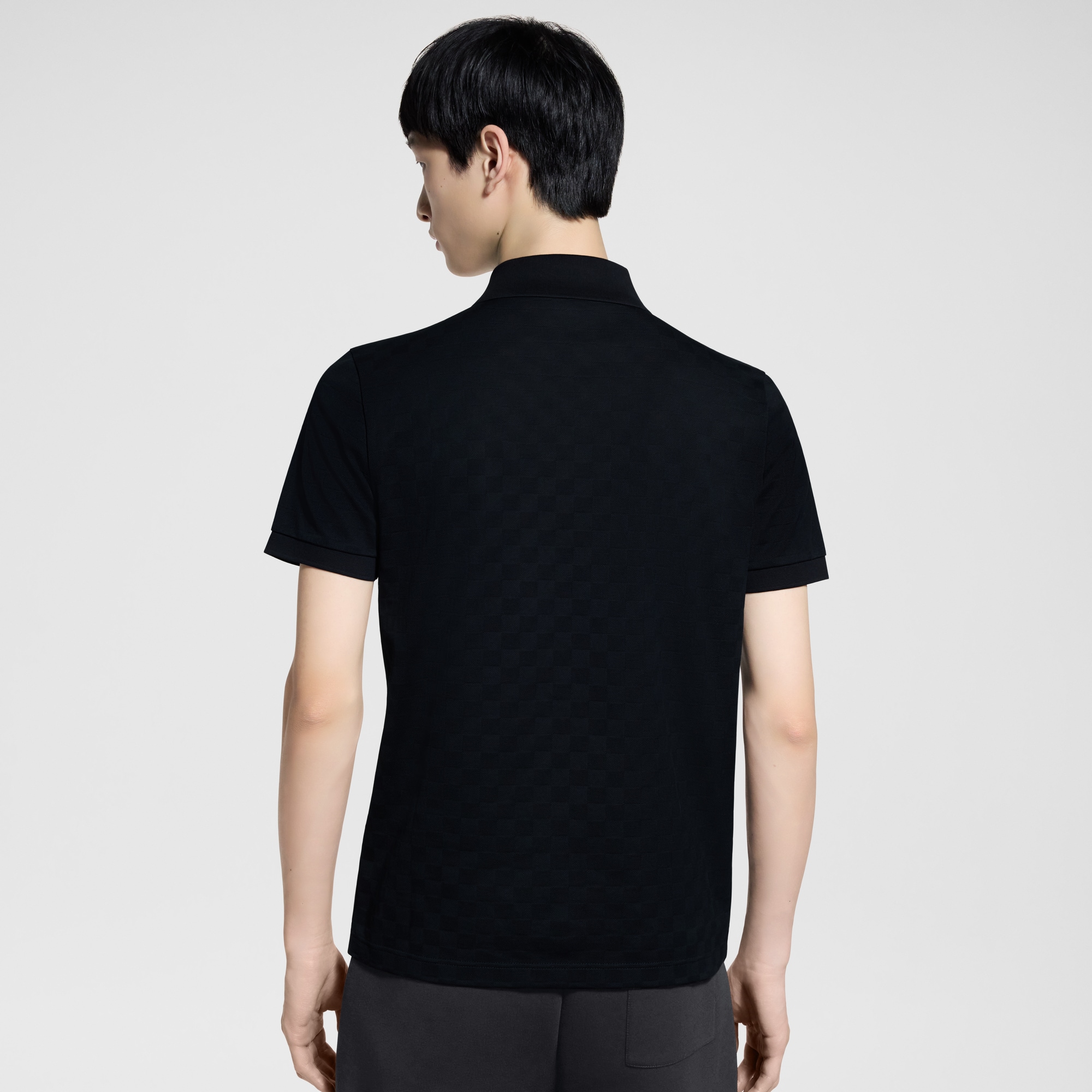 เสื้อโปโลแขนสั้นผ้าคอตตอนปีเก้ลาย Damier  in ผู้ชาย