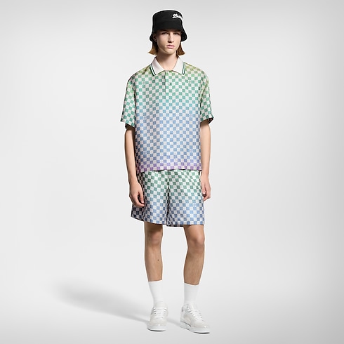 เสื้อเชิ้ตโปโลผ้าไหมพิมพ์ลาย Damier Gradient in ผู้ชาย's เสื้อผ้า เสื้อเชิ้ตสำหรับผู้ชาย collections by Louis Vuitton (การย่อ/ขยายผลิตภัณฑ์)