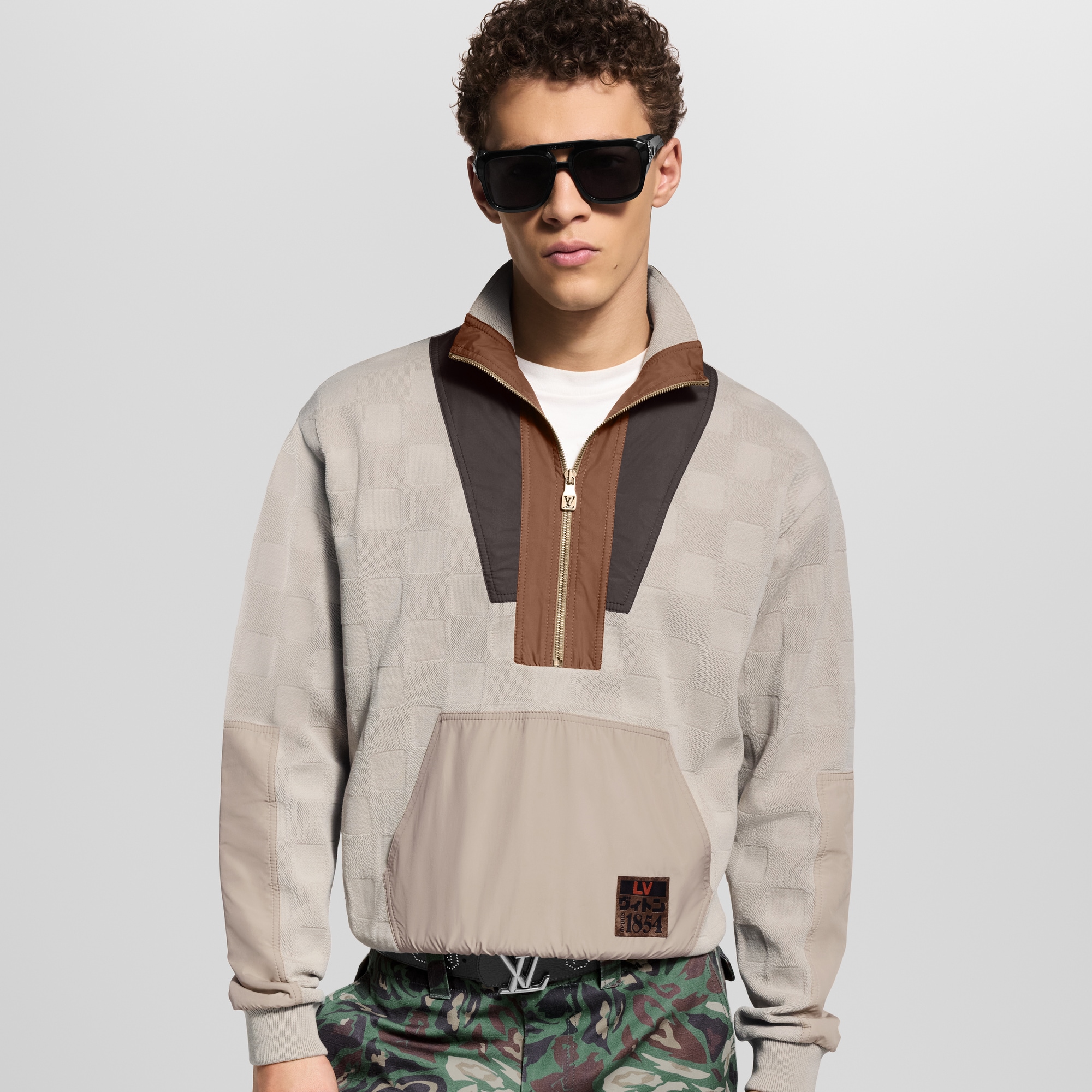 เสื้อพูลโอเวอร์ซิปครึ่งตัวสไตล์ไฮบริด Workwear ลาย Damier  in ผู้ชาย