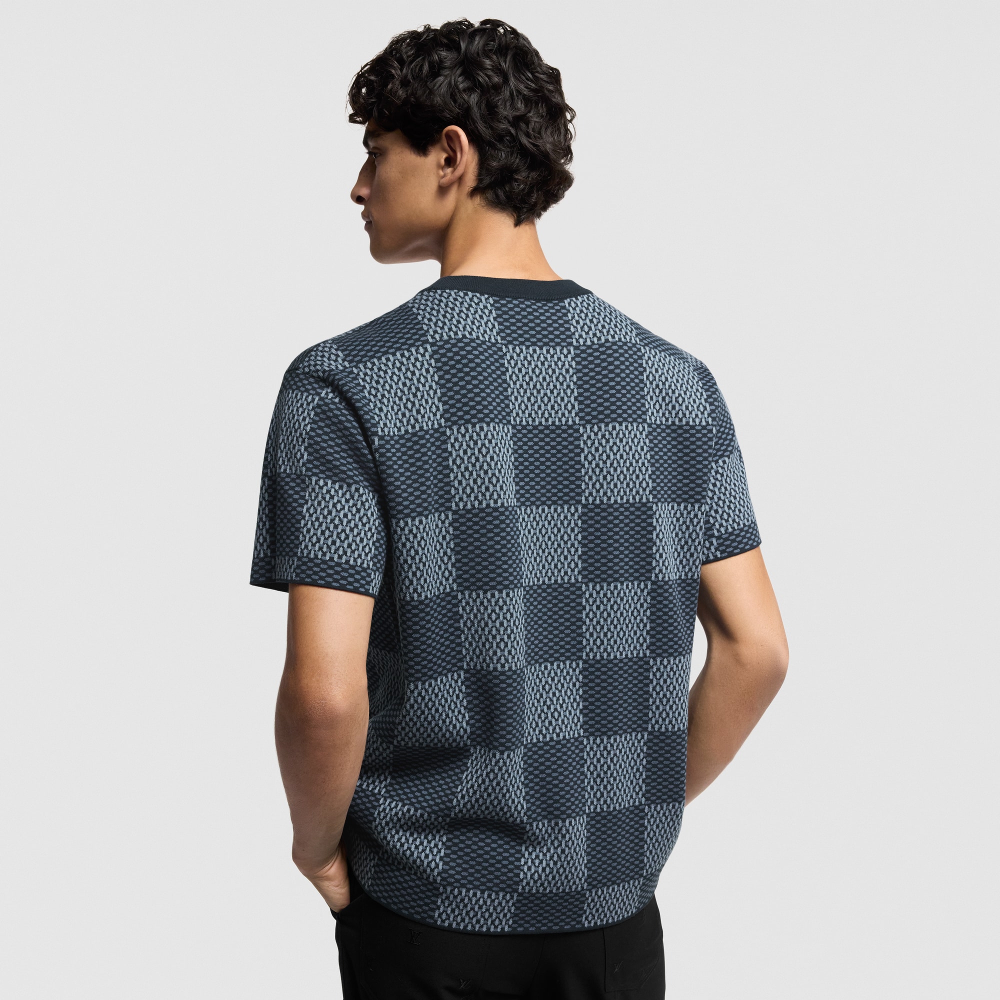 เสื้อคอกลมแขนสั้นลาย Damier ตกแต่งแพตช์ LV Crystal  in ผู้หญิง