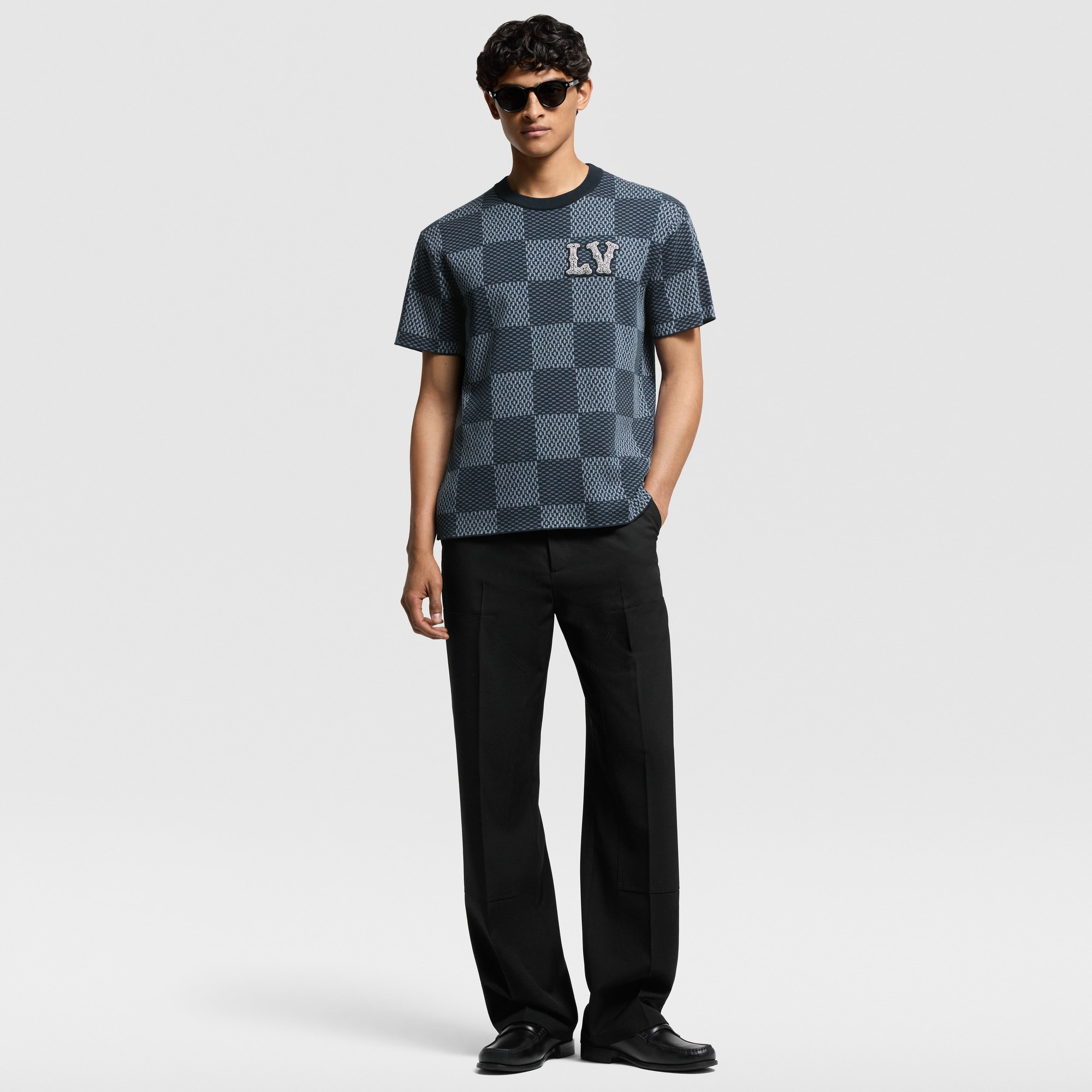 เสื้อคอกลมแขนสั้นลาย Damier ตกแต่งแพตช์ LV Crystal  in ผู้หญิง