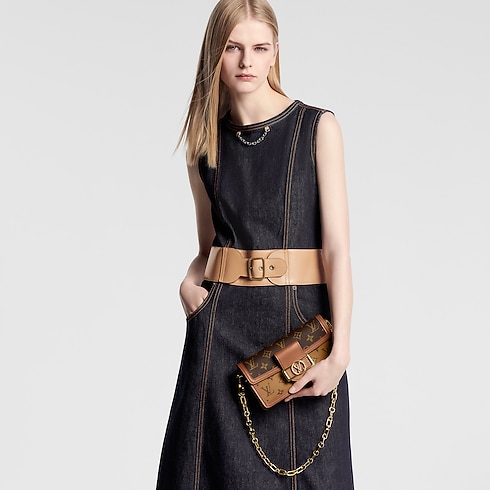 กระเป๋ารุ่น Dauphine East West Monogram Reverse แคนวาส in ผู้หญิง's กระเป๋าถือ คอลเล็คชั่นทั้งหมด collections by Louis Vuitton (การย่อ/ขยายผลิตภัณฑ์)