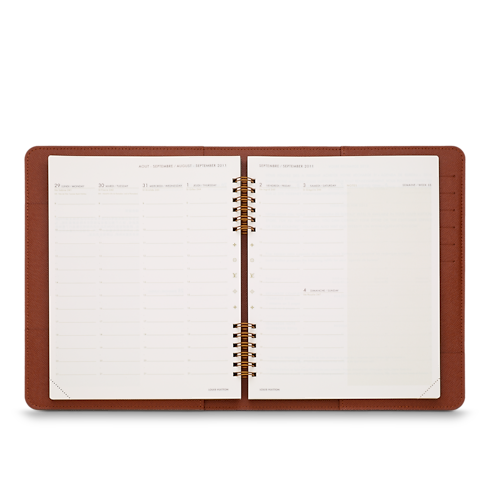 ปกสมุดบันทึกโต๊ะทำงาน Monogram in ของขวัญและการสร้างสรรค์ผลงานของคุณ's ของขวัญสำหรับเด็ก } collections by Louis Vuitton (การย่อ/ขยายผลิตภัณฑ์)