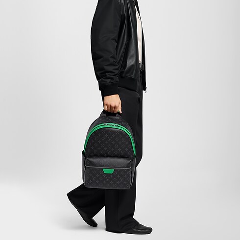 กระเป๋าสะพายหลังรุ่น DISCOVERY PM Monogram Eclipse in กระเป๋าและผลิตภัณฑ์เครื่องหนังขนาดเล็ก's สำหรับผู้ชาย ผลิตภัณฑ์ใหม่ล่าสุด collections by Louis Vuitton (การย่อ/ขยายผลิตภัณฑ์)