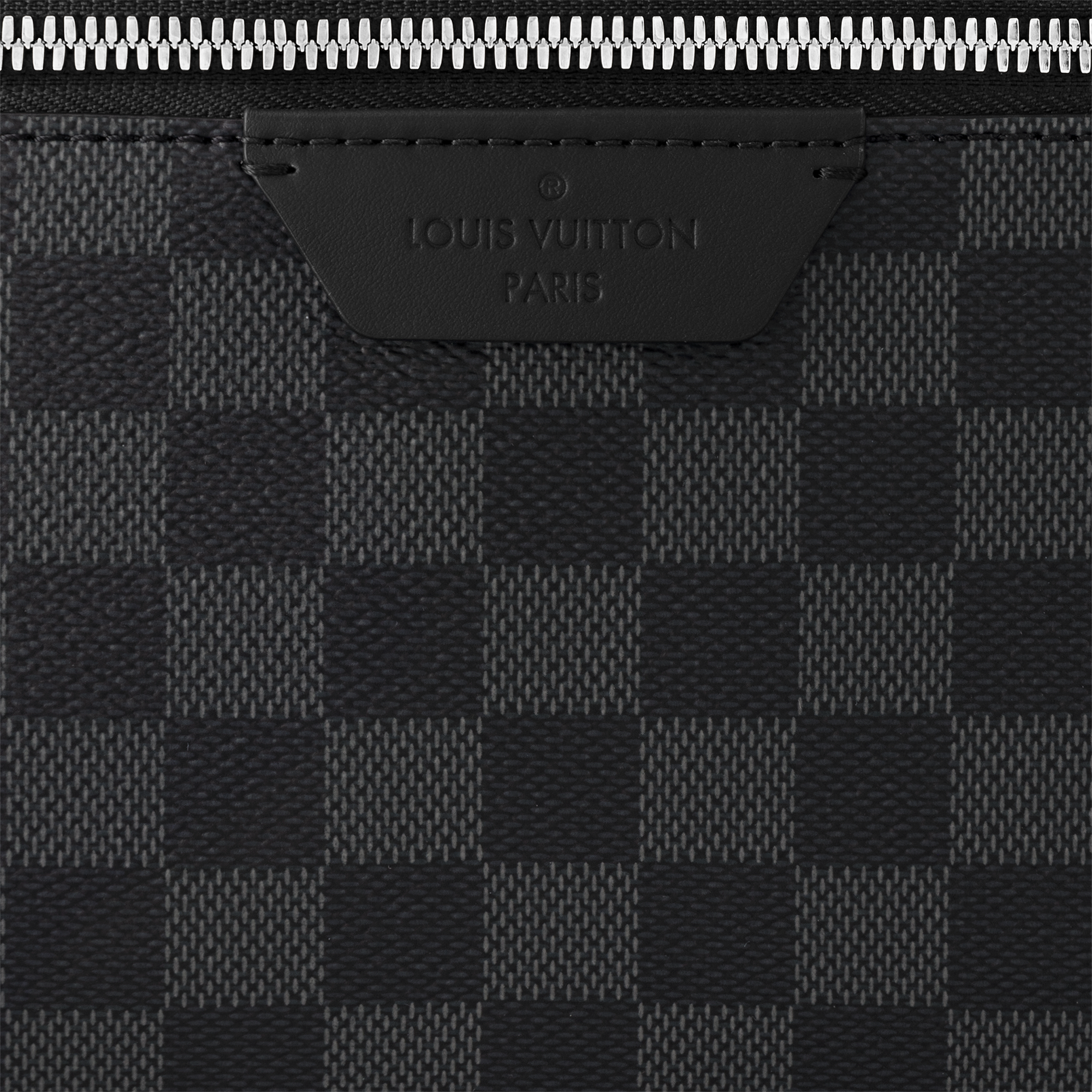 กระเป๋าสะพายหลังรุ่น DISCOVERY PM Damier Graphite แคนวาส in ผู้ชาย