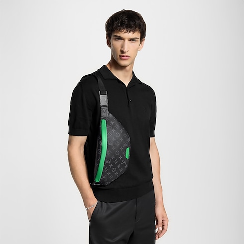 กระเป๋าคาดเอวรุ่น Discovery Monogram Eclipse in กระเป๋าและผลิตภัณฑ์เครื่องหนังขนาดเล็ก's สำหรับผู้ชาย ผลิตภัณฑ์ใหม่ล่าสุด collections by Louis Vuitton (การย่อ/ขยายผลิตภัณฑ์)