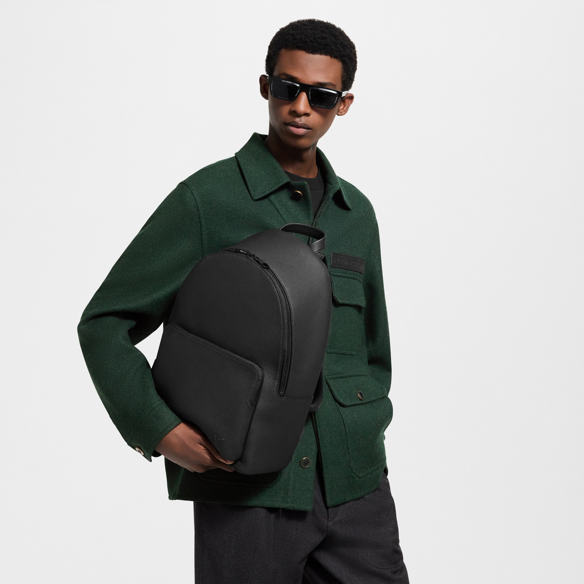 กระเป๋าสะพายหลังรุ่น Discovery Work LV Aerogram in กระเป๋าและผลิตภัณฑ์เครื่องหนังขนาดเล็ก