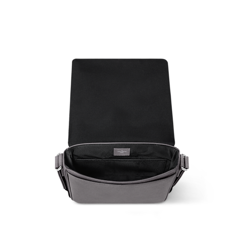 กระเป๋ารุ่น District PM Taiga in กระเป๋าและผลิตภัณฑ์เครื่องหนังขนาดเล็ก's สำหรับผู้ชาย ผลิตภัณฑ์ใหม่ล่าสุด collections by Louis Vuitton (การย่อ/ขยายผลิตภัณฑ์)