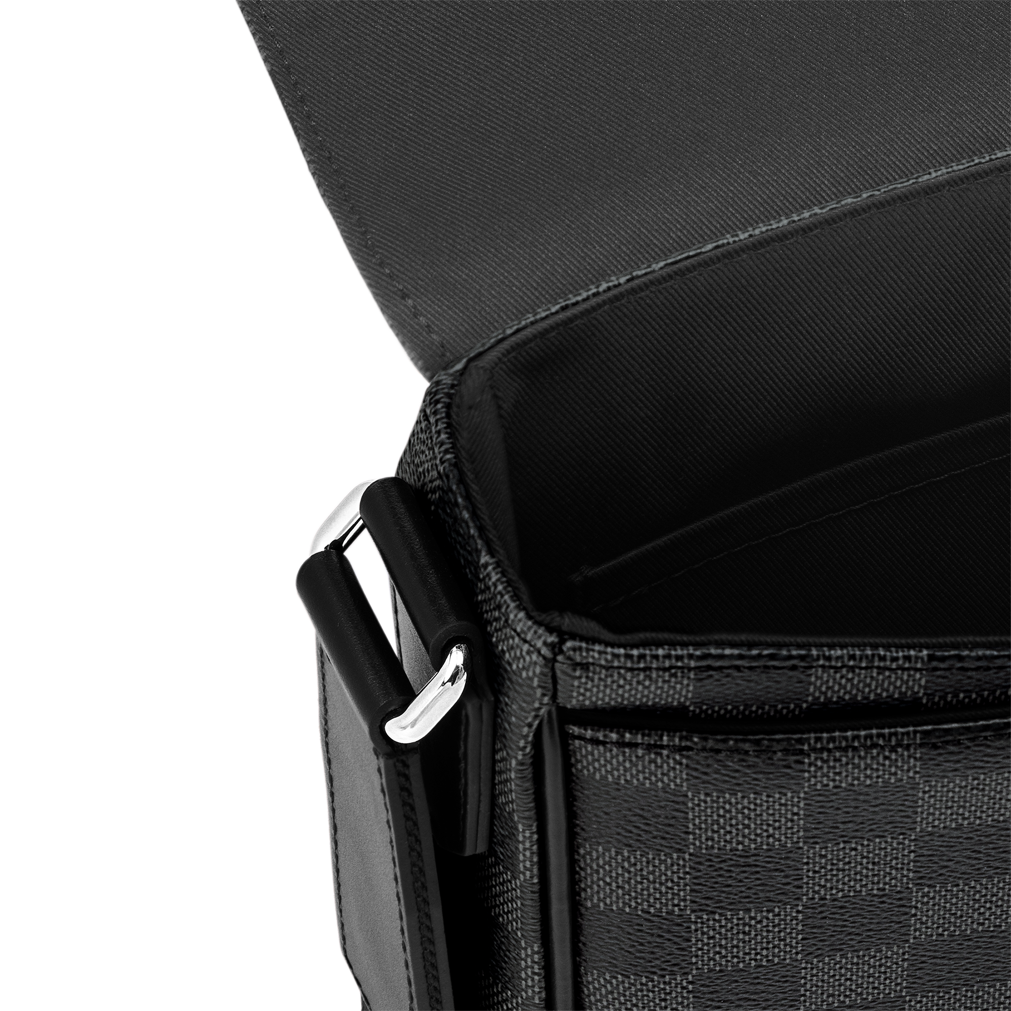 กระเป๋ารุ่น District PM Damier Graphite in ผู้ชาย