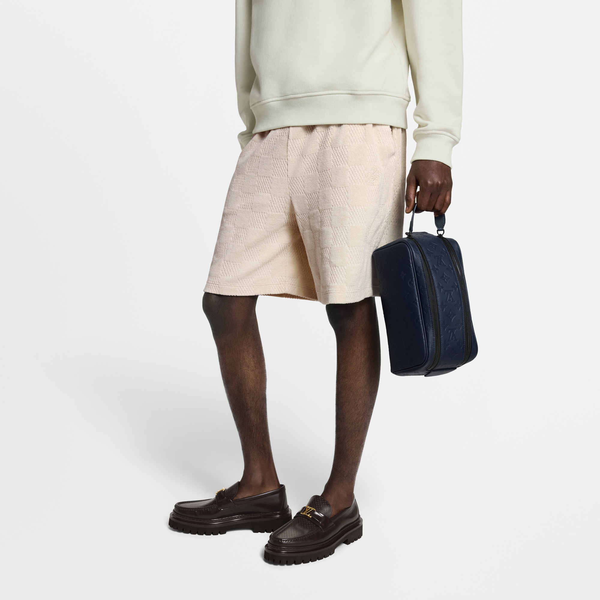 กระเป๋ารุ่น DOPP KIT Monogram Shadow in ผู้ชาย