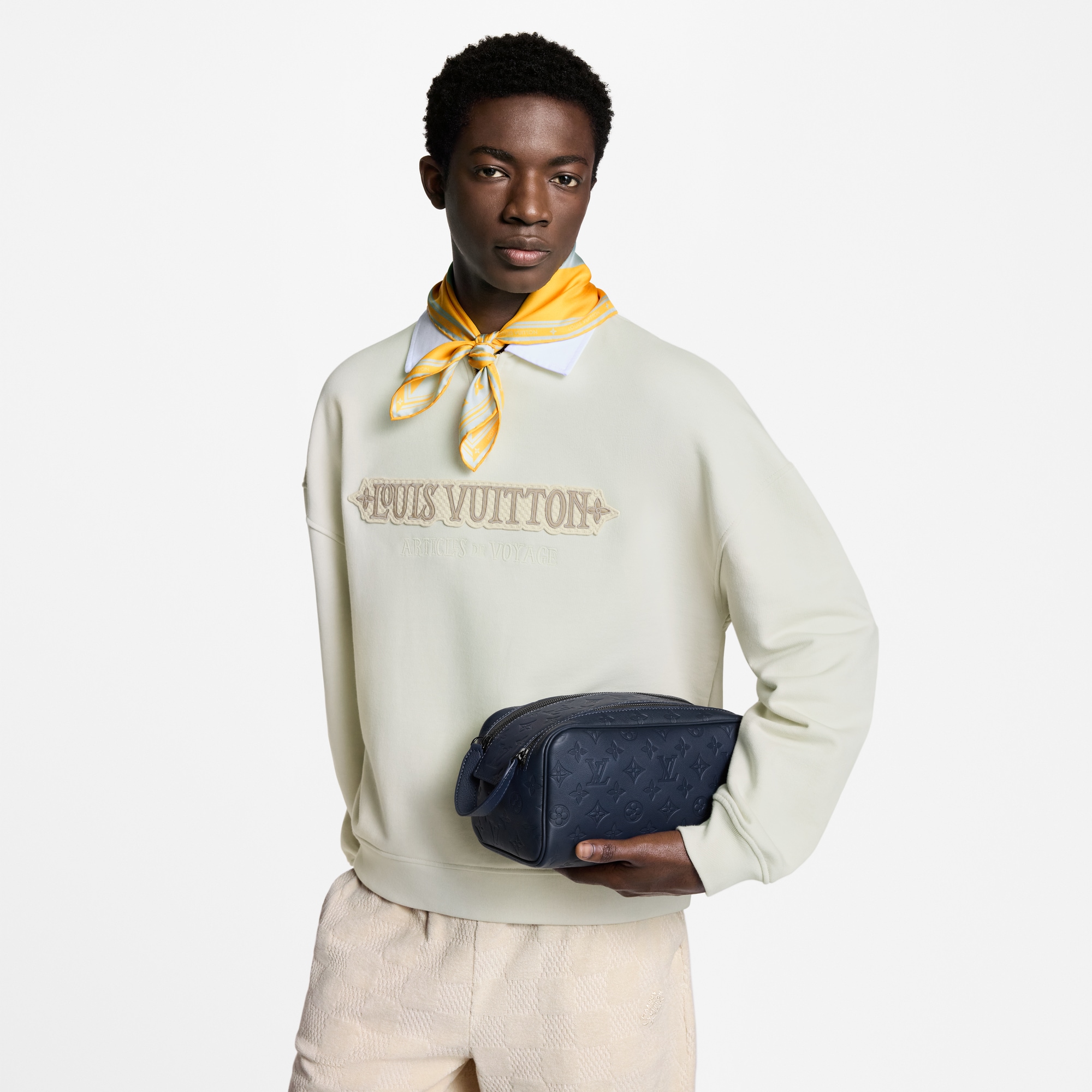 กระเป๋ารุ่น DOPP KIT Monogram Shadow in ผู้ชาย