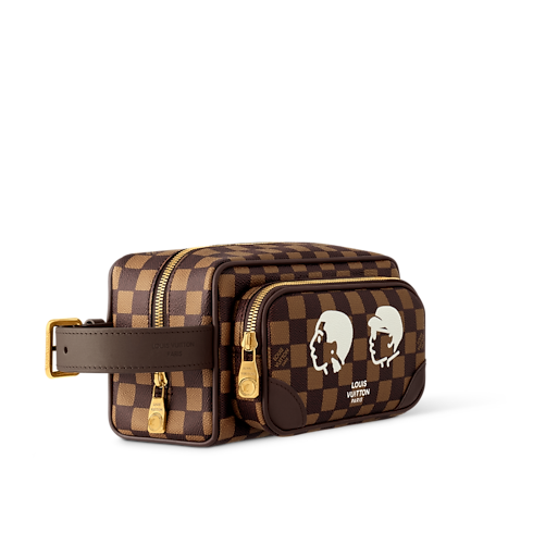 กระเป๋ารุ่น DOPP KIT Damier Ebene in ผู้ชาย's การเดินทางและท่องเที่ยว กระเป๋าเสริมเดินทางสำหรับผู้ชาย collections by Louis Vuitton (การย่อ/ขยายผลิตภัณฑ์)
