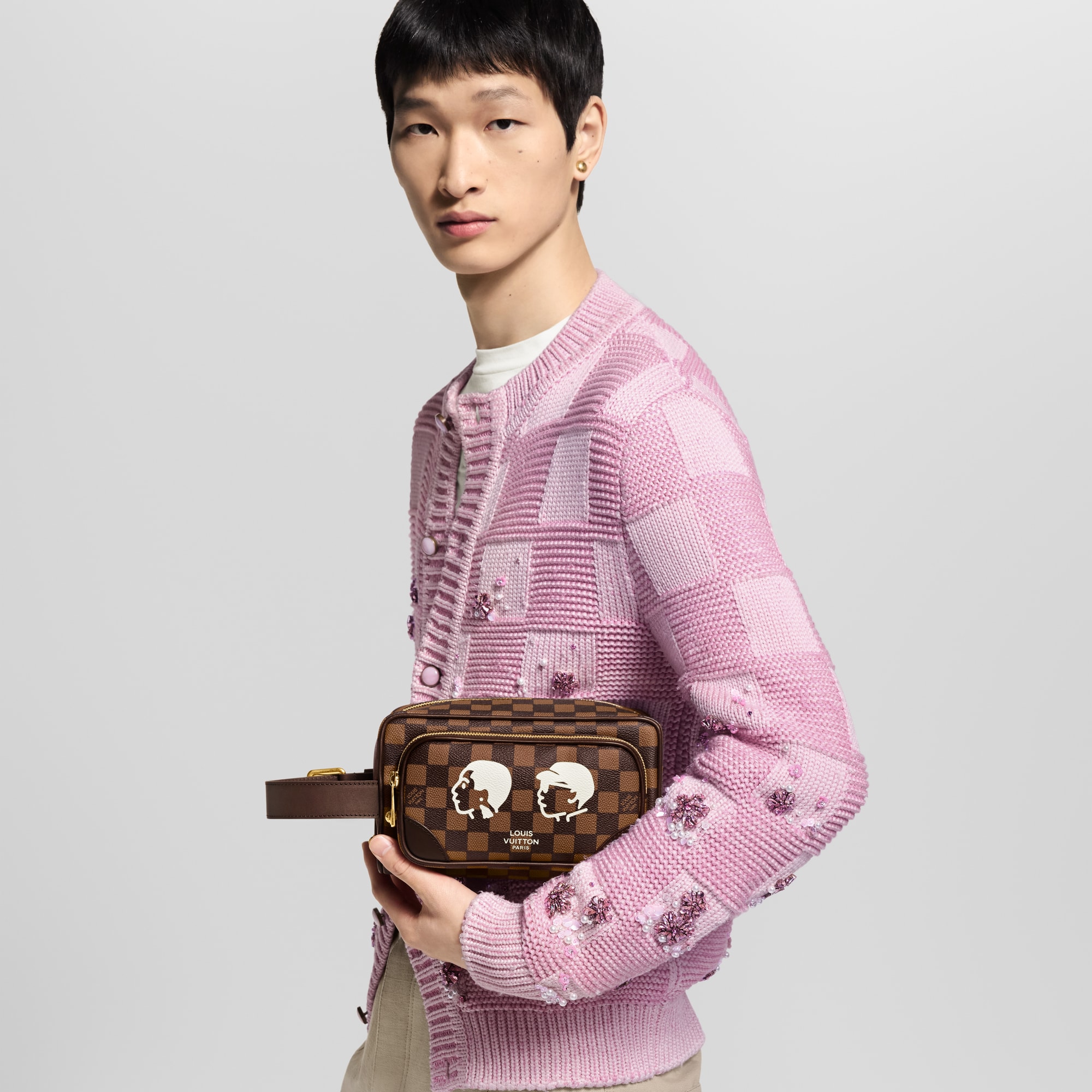 กระเป๋ารุ่น DOPP KIT Damier Ebene in ผู้ชาย