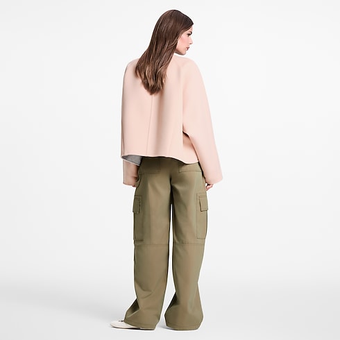 เสื้อโค้ทสั้นจับเดรปด้านหน้า in ผู้หญิง's เสื้อผ้า เสื้อโค้ทกันหนาวและเสื้อแจ็คเก็ตสำหรับผู้หญิง collections by Louis Vuitton (การย่อ/ขยายผลิตภัณฑ์)