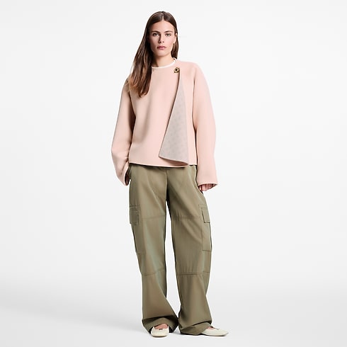 เสื้อโค้ทสั้นจับเดรปด้านหน้า in ผู้หญิง's เสื้อผ้า เสื้อโค้ทกันหนาวและเสื้อแจ็คเก็ตสำหรับผู้หญิง collections by Louis Vuitton (การย่อ/ขยายผลิตภัณฑ์)