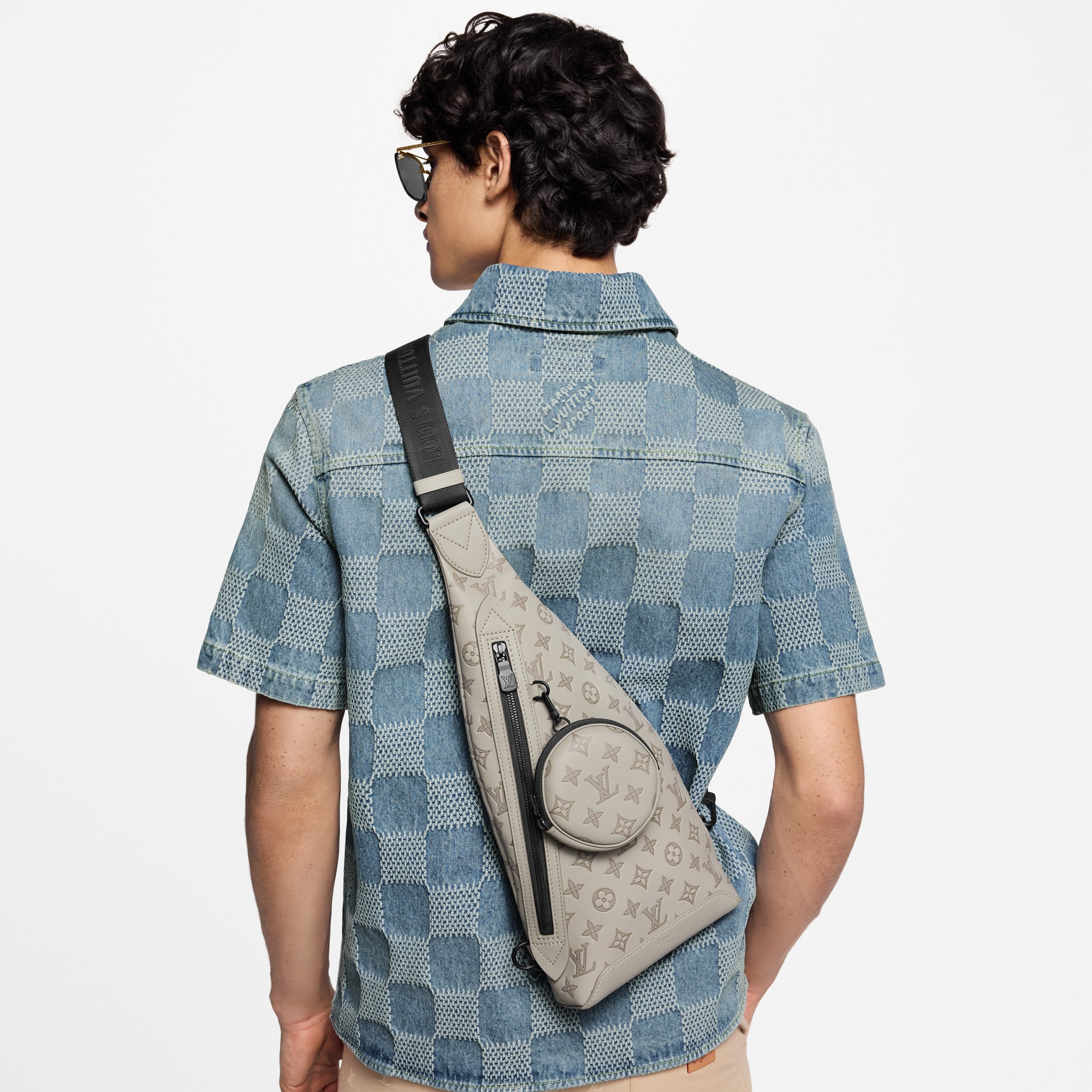 กระเป๋า Sling bag รุ่น Duo หนัง Monogram Shadow in กระเป๋าและผลิตภัณฑ์เครื่องหนังขนาดเล็ก