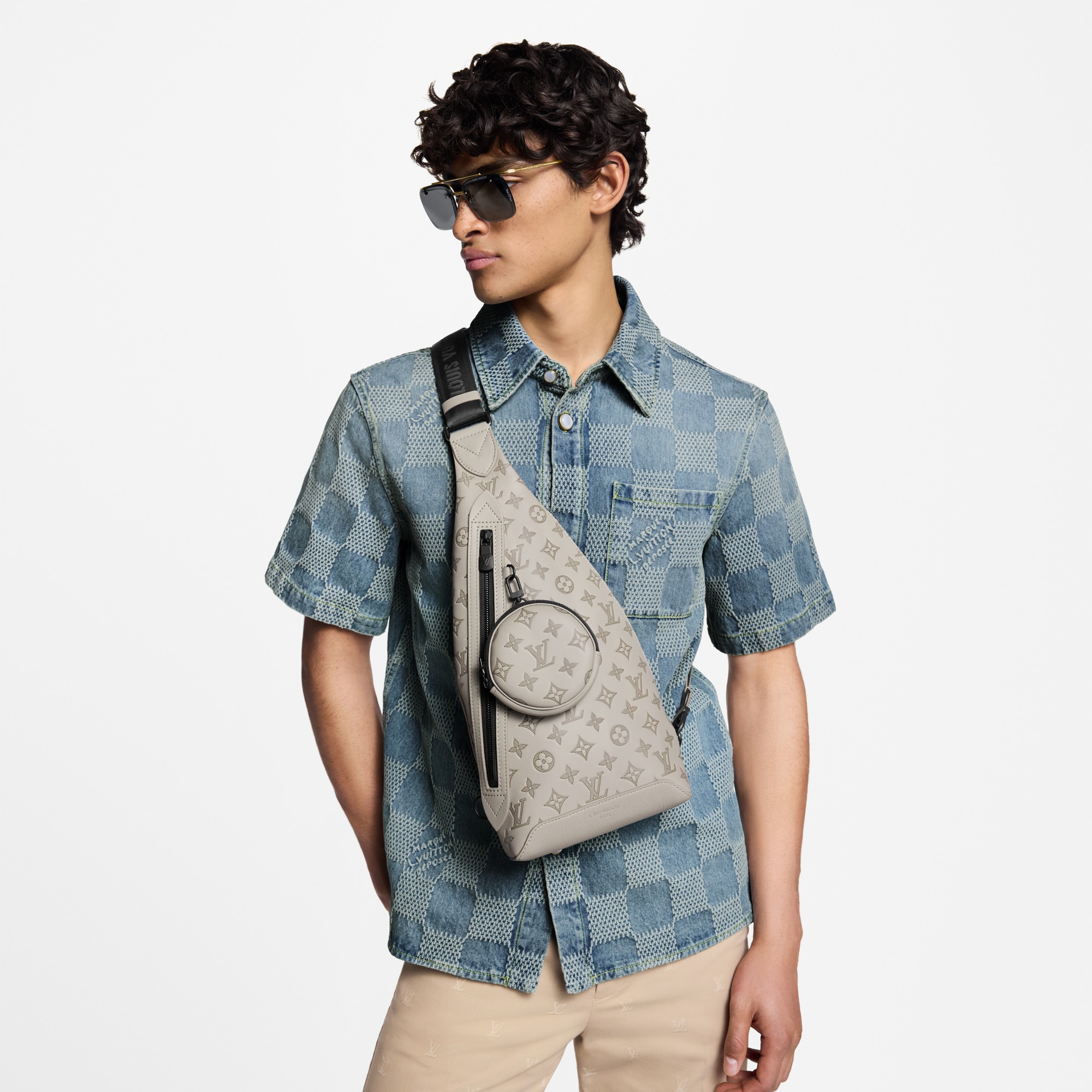 กระเป๋า Sling bag รุ่น Duo หนัง Monogram Shadow in กระเป๋าและผลิตภัณฑ์เครื่องหนังขนาดเล็ก