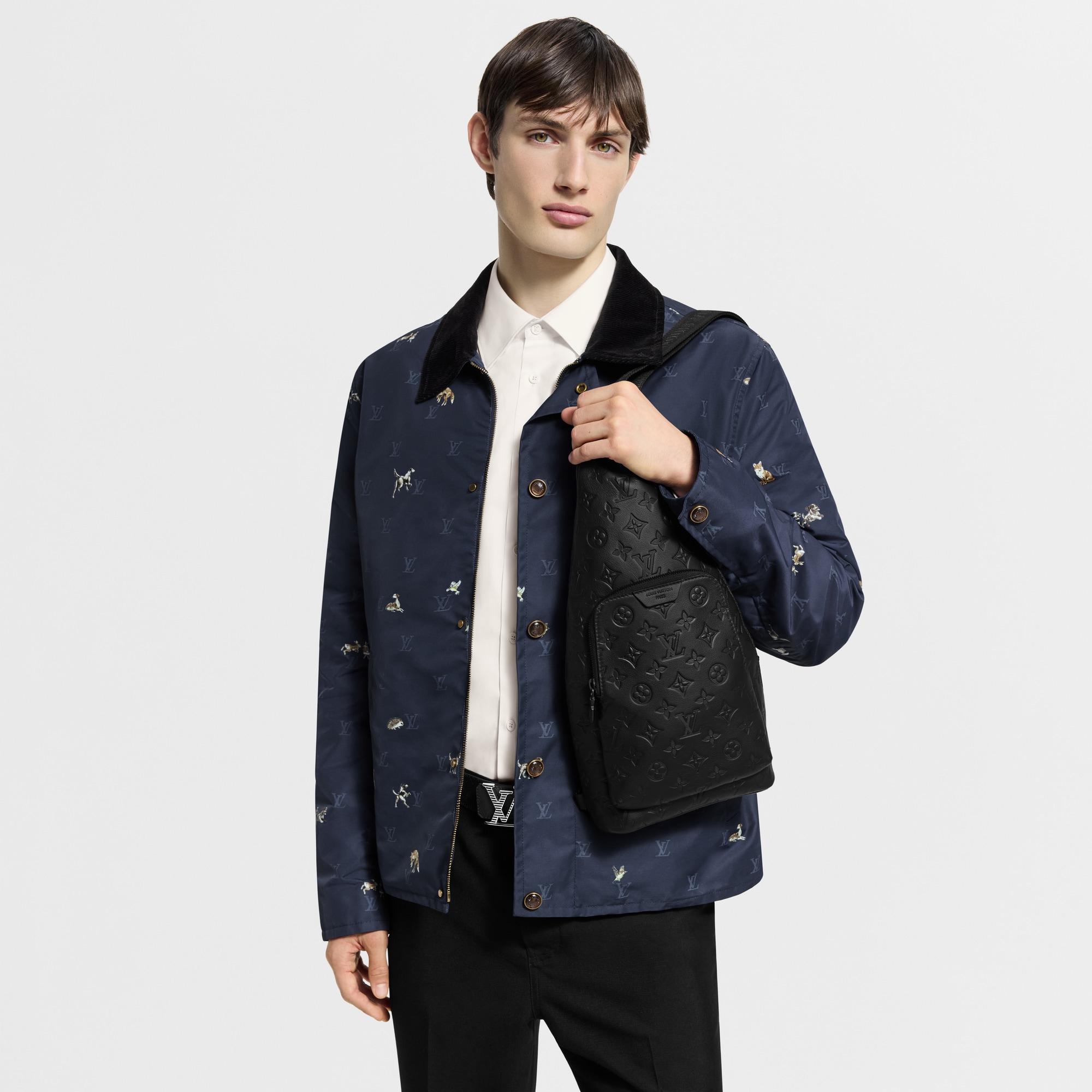 กระเป๋า Sling bag รุ่น Duo หนัง Monogram Shadow in กระเป๋าและผลิตภัณฑ์เครื่องหนังขนาดเล็ก