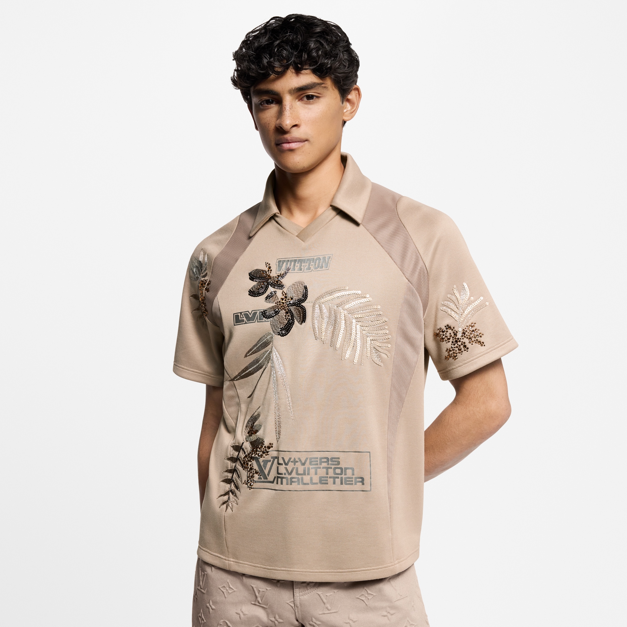 เสื้อยืดผ้าเจอร์ซีย์ตกแต่งลาย  in ผู้ชาย