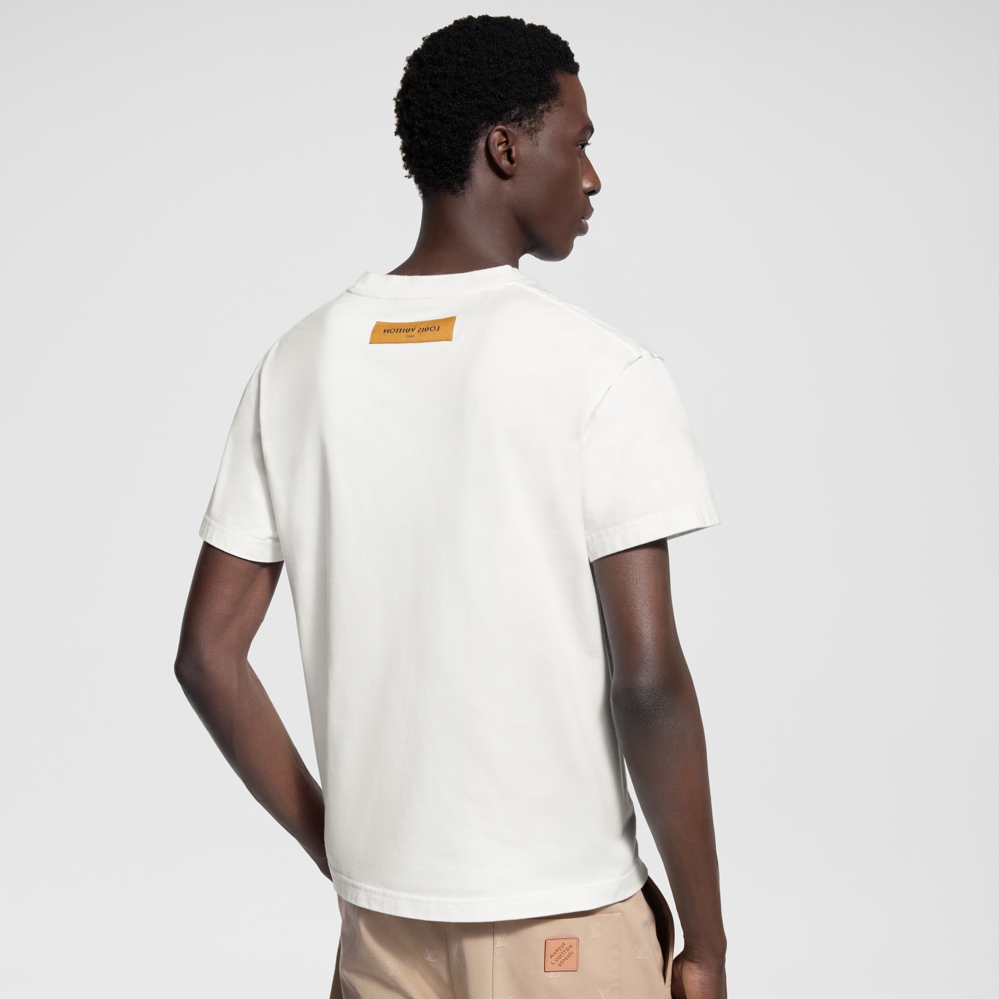 เสื้อยืดประทับสัญลักษณ์ LV  in ผู้ชาย