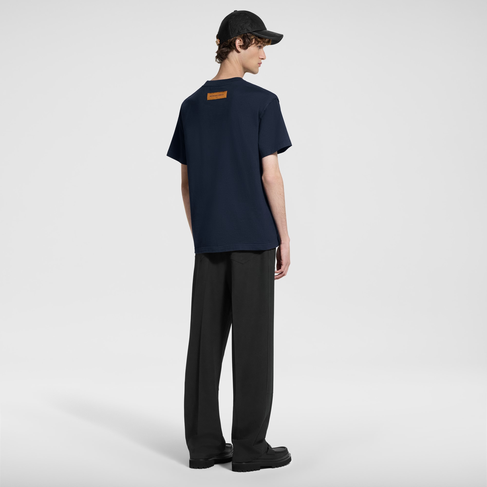 เสื้อยืดประทับสัญลักษณ์ LV  in ผู้ชาย