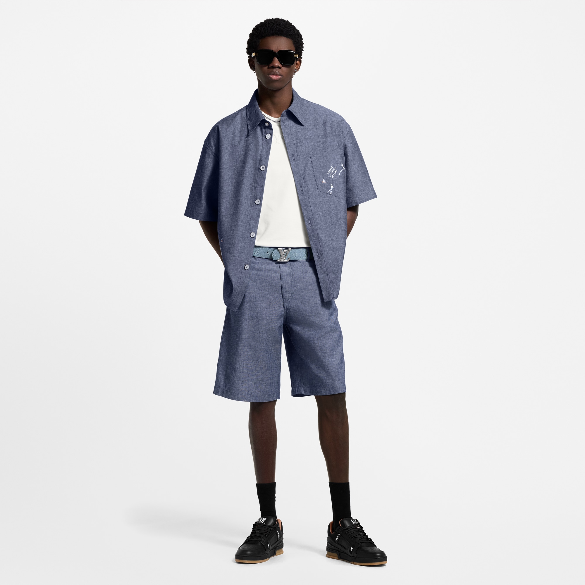กางเกงขาสั้นผ้า Chambray ปักลาย  in ผู้ชาย