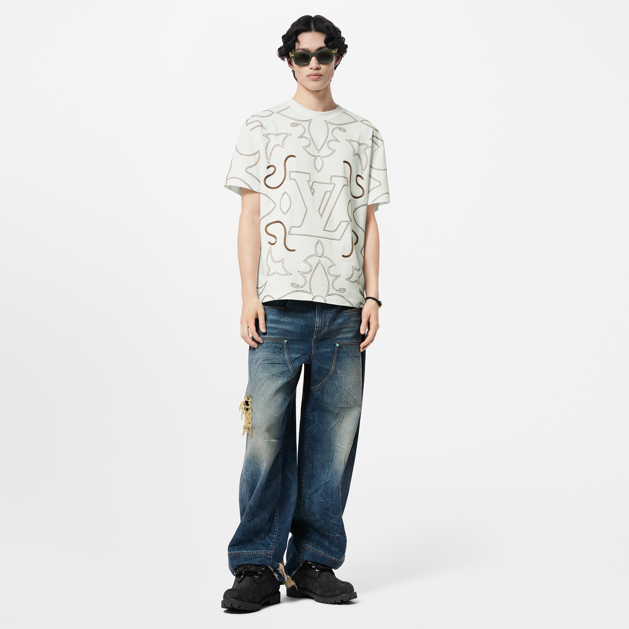 เสื้อยืดผ้าคอตตอนปักลาย  in ผู้ชาย
