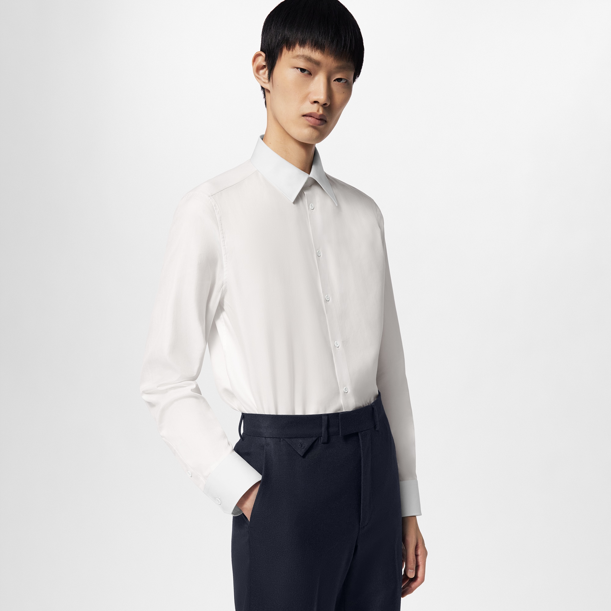 เสื้อเชิ้ตแขนยาวผ้าคอตตอนผสมปักสัญลักษณ์  in ผู้ชาย