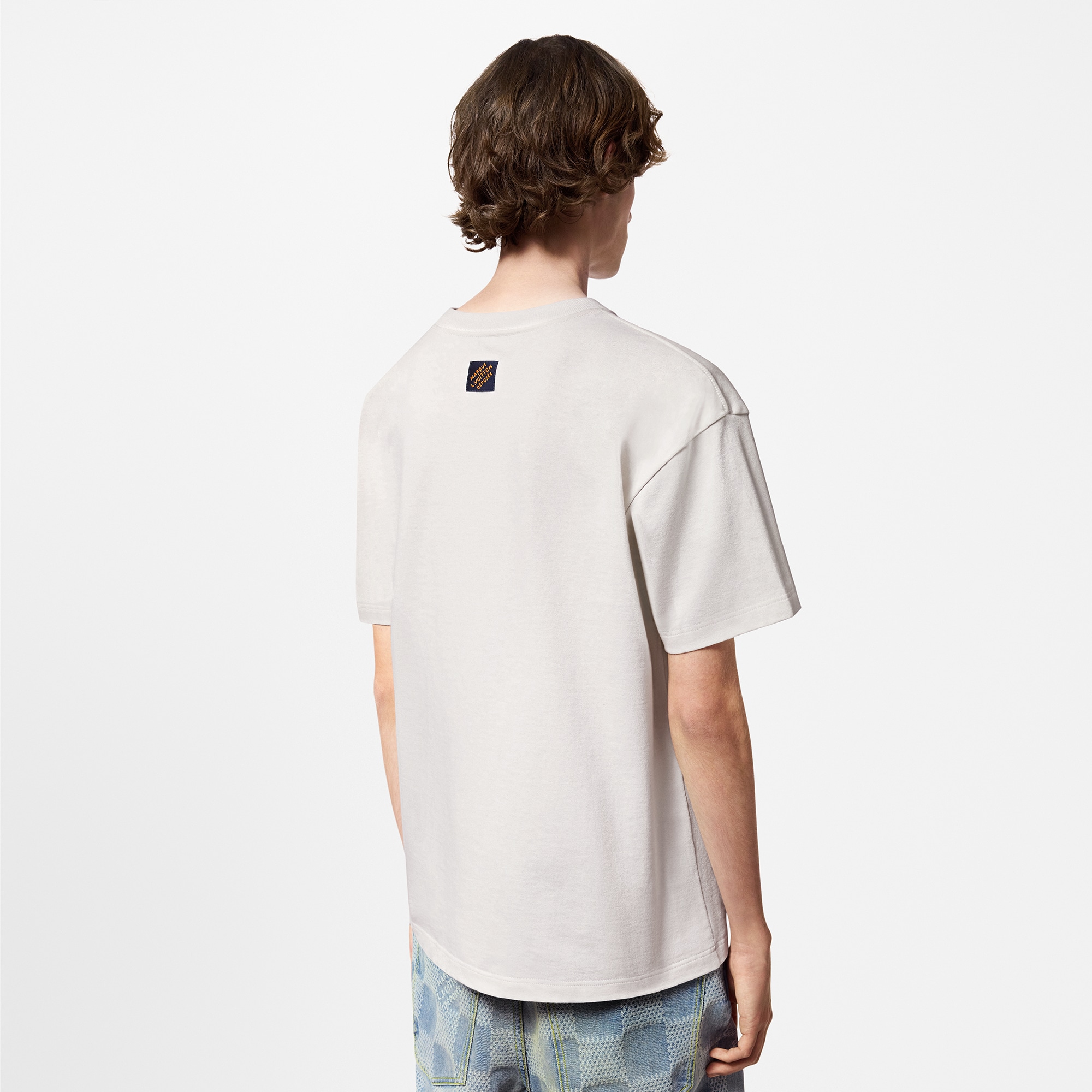 เสื้อยืดแขนสั้นแต่งดีเทลปักลาย  in ผู้ชาย