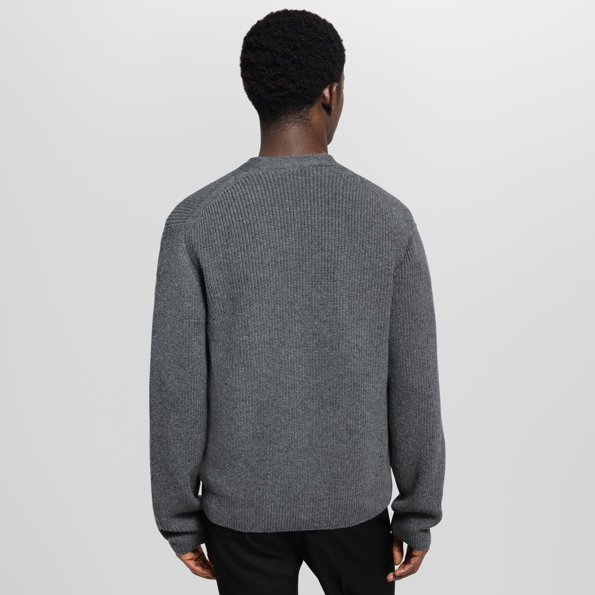 เสื้อคาร์ดิแกนผ้าแคชเมียร์ปักสัญลักษณ์  in ผู้ชาย