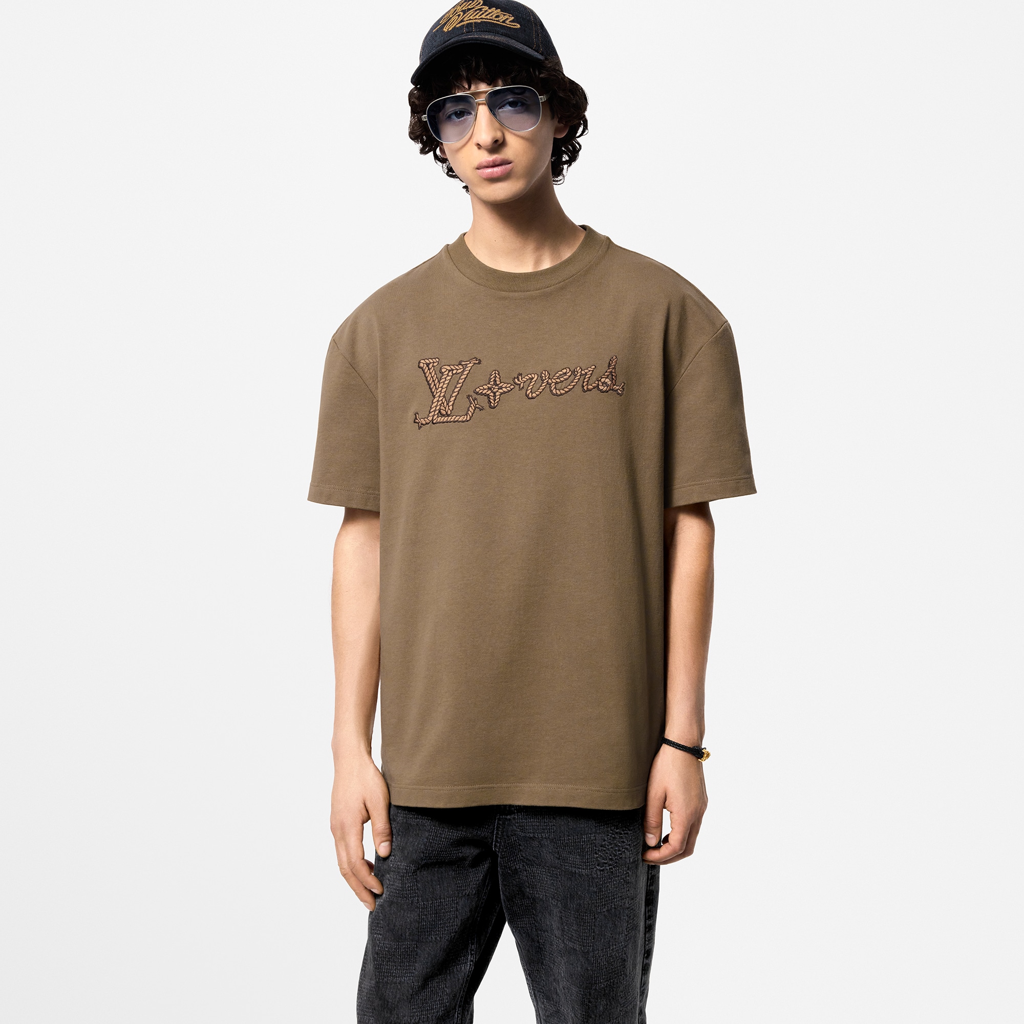 เสื้อยืดผ้าคอตตอนปักสัญลักษณ์  in ผู้ชาย