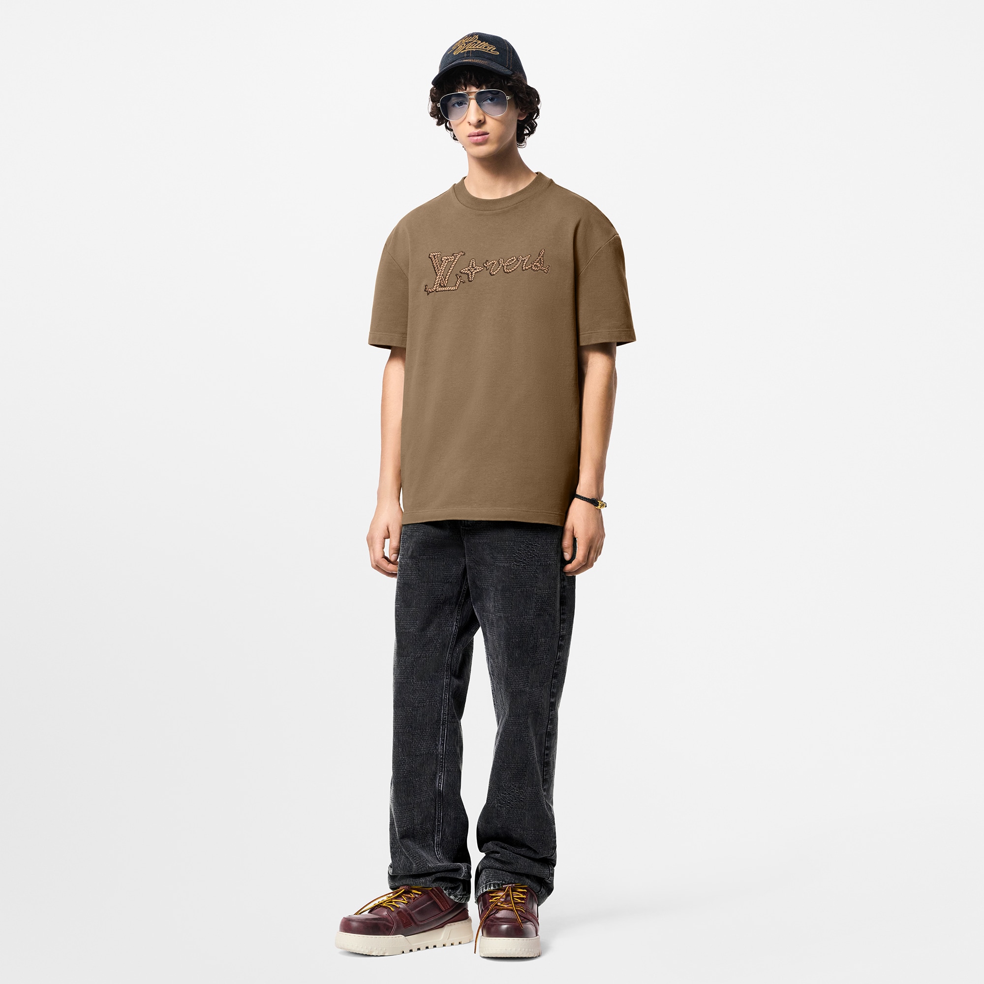 เสื้อยืดผ้าคอตตอนปักสัญลักษณ์  in ผู้ชาย
