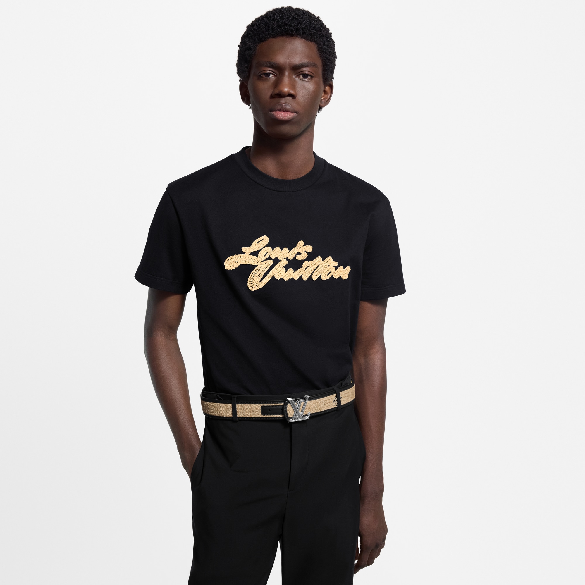 เสื้อยืดปักสัญลักษณ์  in ผู้ชาย