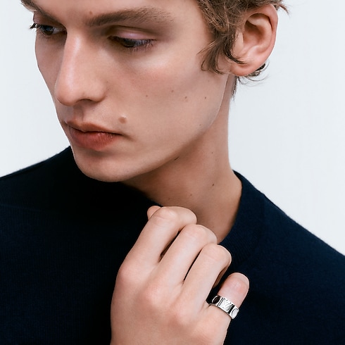 แหวน Empreinte ขนาดใหญ่ ไวท์โกลด์ in จิวเวลรี่'s หมวดหมู่ ไฟน์จิวเวลรี่ทั้งหมด collections by Louis Vuitton (การย่อ/ขยายผลิตภัณฑ์)