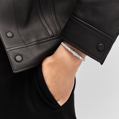 จี้ Empreinte ไวท์โกลด์ in จิวเวลรี่'s หมวดหมู่ ไฟน์จิวเวลรี่ทั้งหมด collections by Louis Vuitton (การย่อ/ขยายผลิตภัณฑ์)