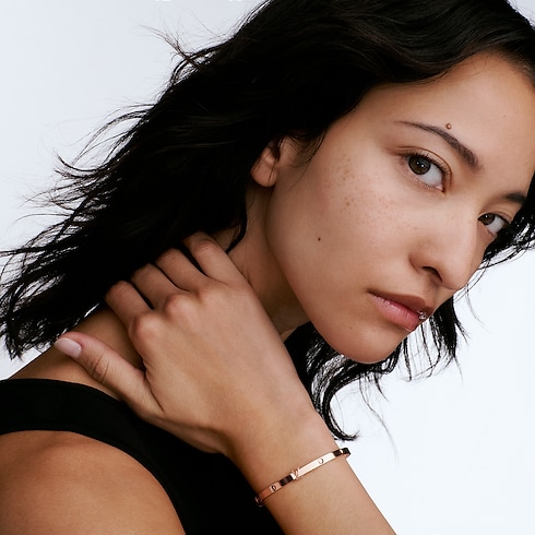 กำไลข้อมือขนาดเล็ก Empreinte พิงค์โกลด์ in จิวเวลรี่'s หมวดหมู่ กำไลและสร้อยข้อมือ collections by Louis Vuitton (การย่อ/ขยายผลิตภัณฑ์)