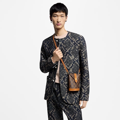 กระเป๋ารุ่น Envelope Pouch G69 in ผู้ชาย's กระเป๋าสตางค์และผลิตภัณฑ์เครื่องหนังขนาดเล็ก กระเป๋ามินิ collections by Louis Vuitton (การย่อ/ขยายผลิตภัณฑ์)