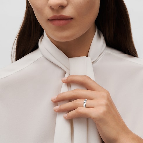 Epi wedding band, platinum in จิวเวลรี่'s หมวดหมู่ ไฟน์จิวเวลรี่ทั้งหมด collections by Louis Vuitton (การย่อ/ขยายผลิตภัณฑ์)