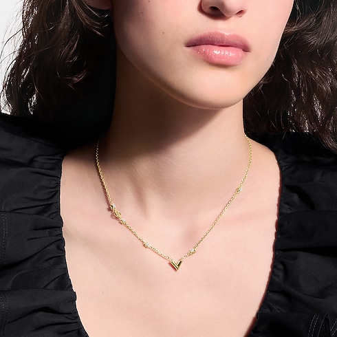สร้อยคอ Essential V Strass PM . in ผู้หญิง's แฟชั่นจิวเวลรี่ สร้อยคอ collections by Louis Vuitton (การย่อ/ขยายผลิตภัณฑ์)