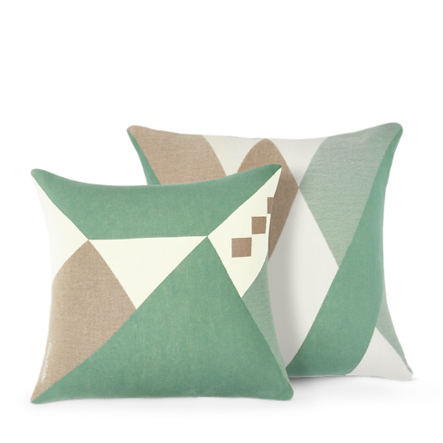 หมอนอิง Everest in ทรังก์ การเดินทาง และ บ้าน's บ้านและศิลปะการไดนิ่ง สิ่งทอ collections by Louis Vuitton (การย่อ/ขยายผลิตภัณฑ์)