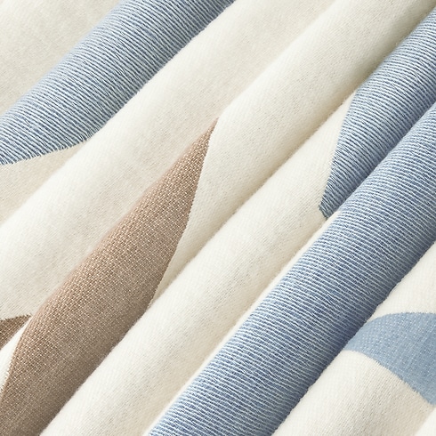 ผ้าห่ม Throw Everest in ทรังก์ การเดินทาง และ บ้าน's บ้านและศิลปะการไดนิ่ง สิ่งทอ collections by Louis Vuitton (การย่อ/ขยายผลิตภัณฑ์)