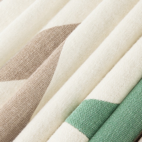 ผ้าห่ม Throw Everest in ทรังก์ การเดินทาง และ บ้าน's บ้านและศิลปะการไดนิ่ง สิ่งทอ collections by Louis Vuitton (การย่อ/ขยายผลิตภัณฑ์)