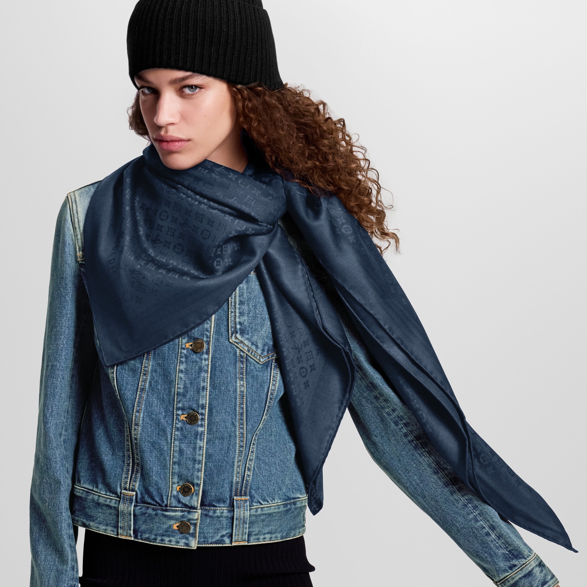 ผ้าคลุมไหล่รุ่น Evermore . in ผู้หญิง