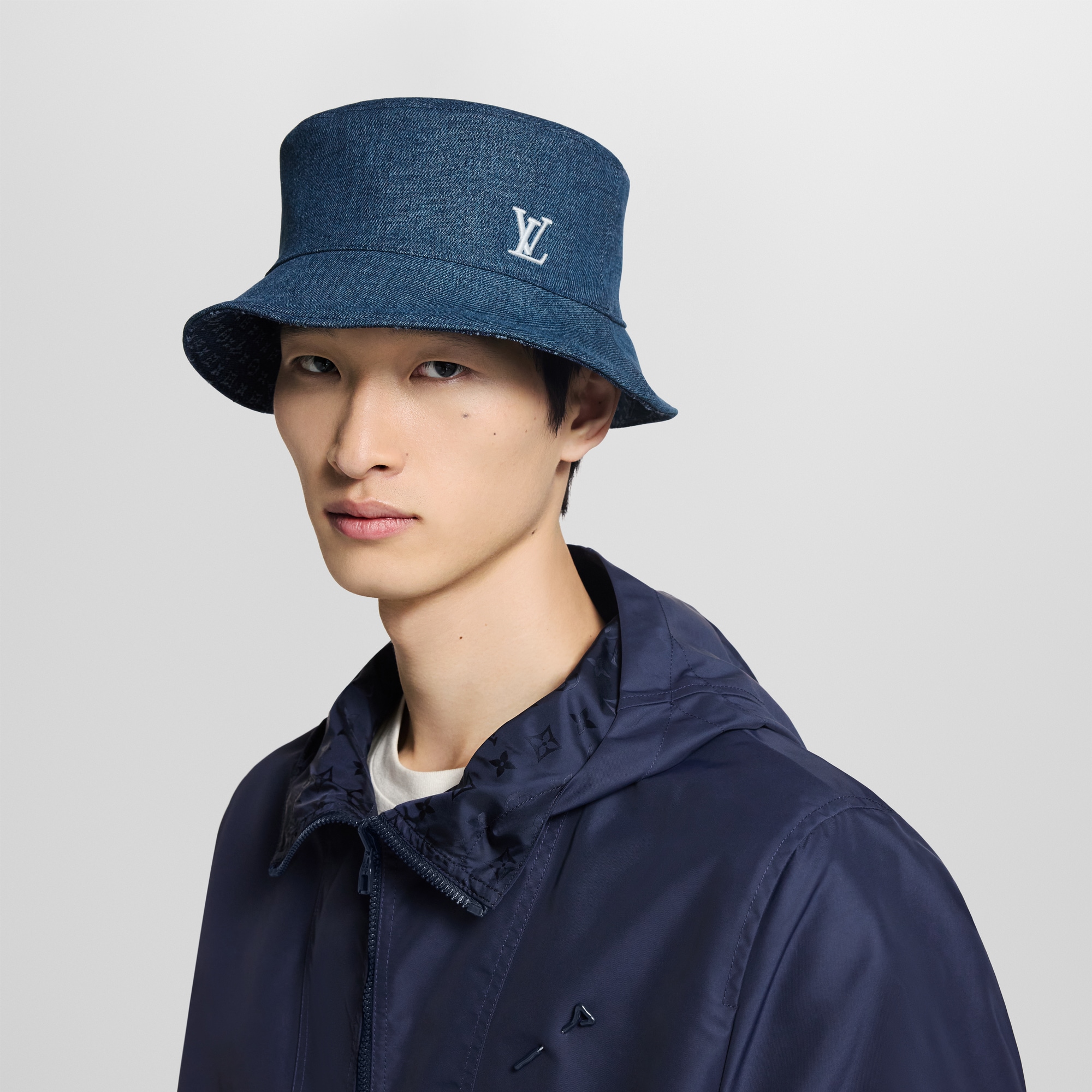 หมวกทรงบัคเก็ตรุ่น Everyday ใส่ได้ทั้งสองด้าน . in ผู้ชาย
