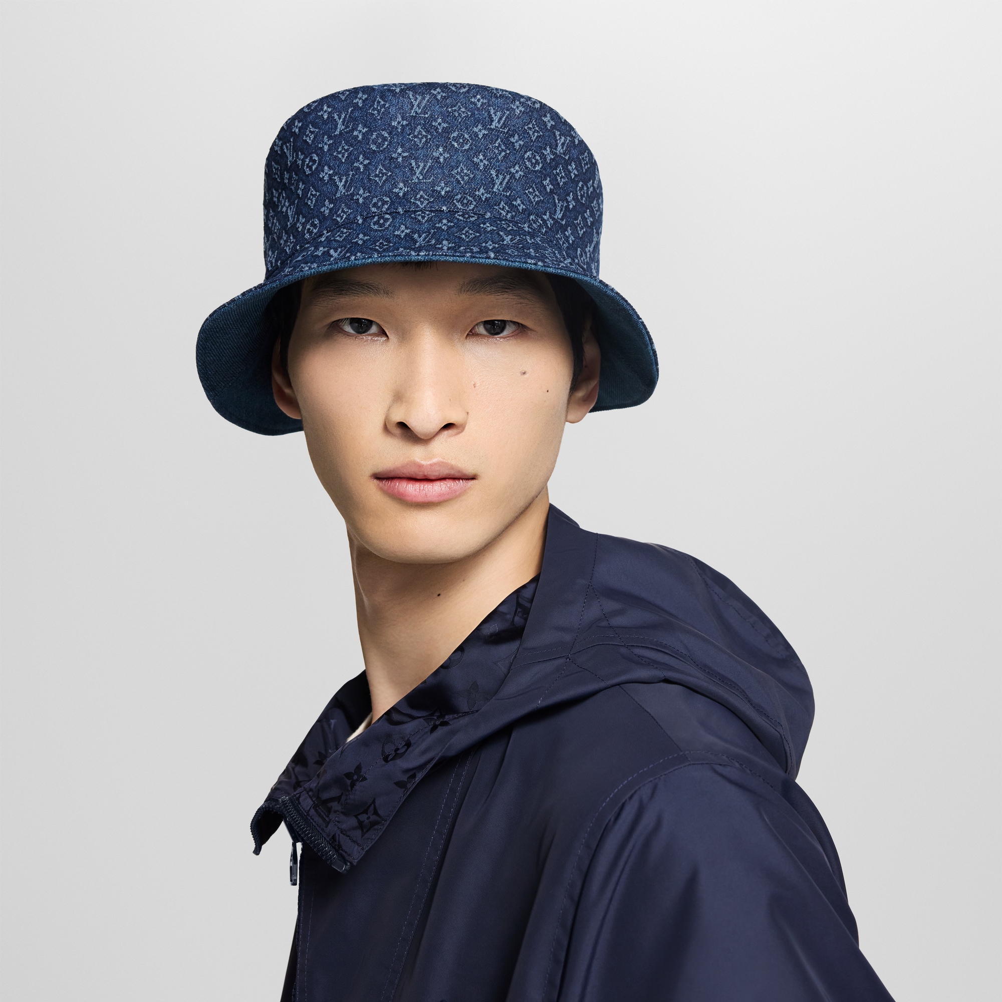 หมวกทรงบัคเก็ตรุ่น Everyday ใส่ได้ทั้งสองด้าน . in ผู้ชาย