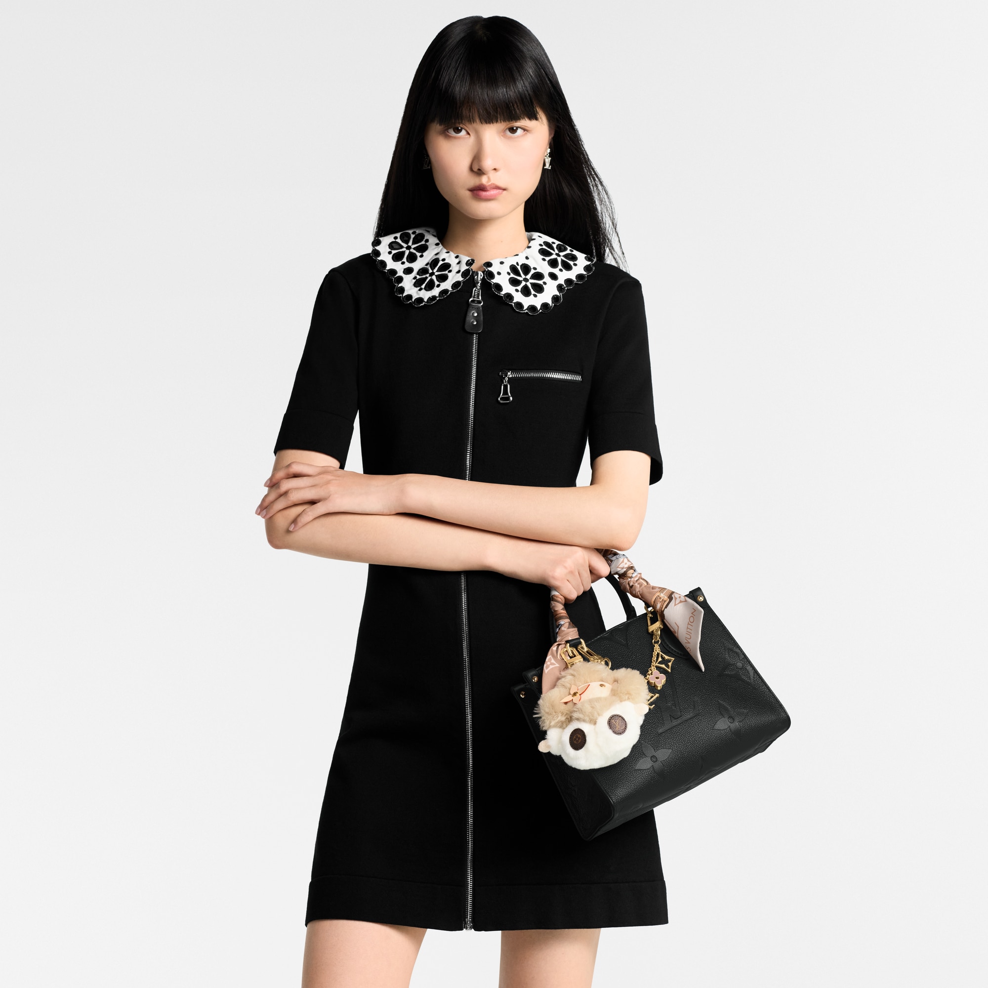 ชาร์มห้อยกระเป๋าสายโซ่รุ่น Fleur de Monogram . in ผู้หญิง