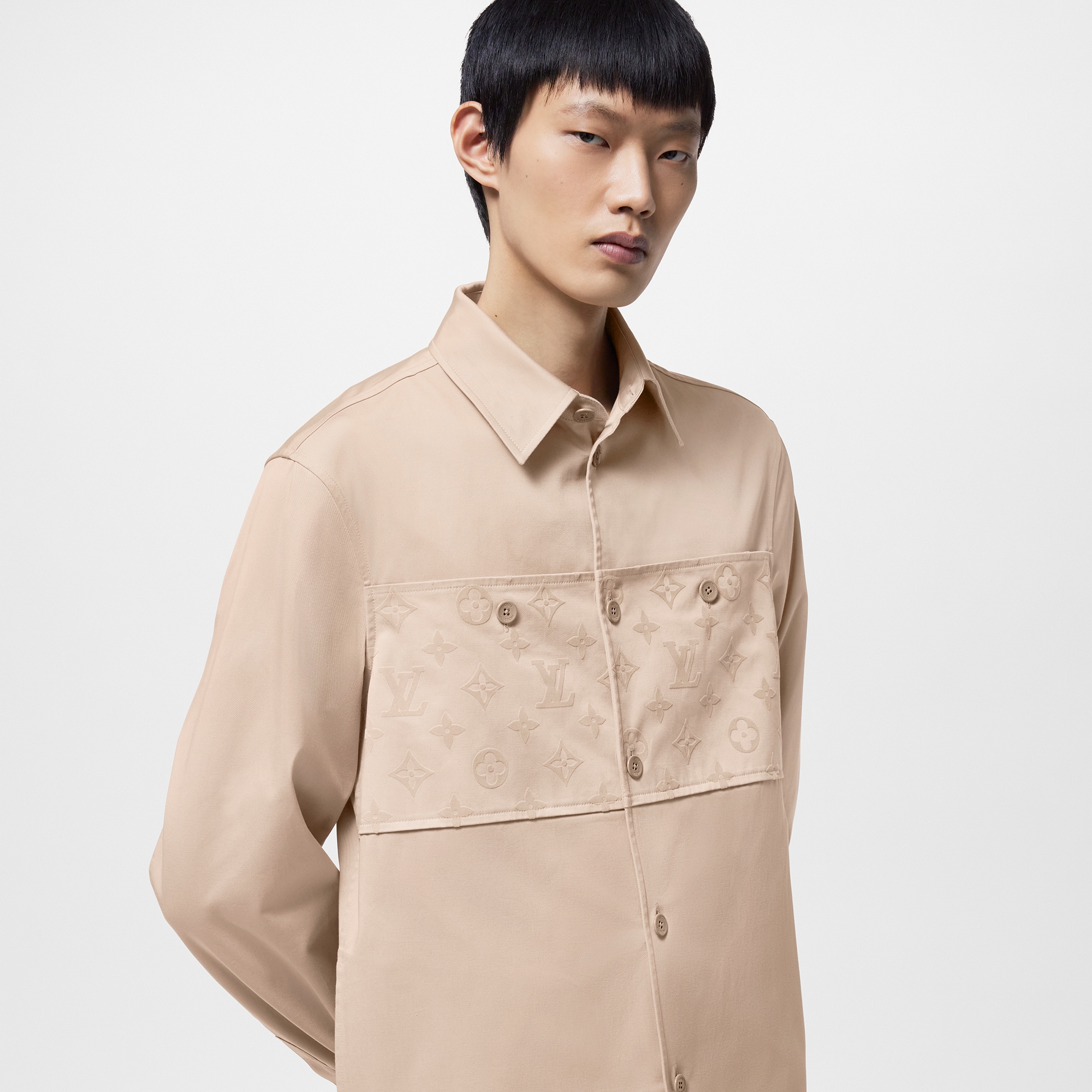 เสื้อโอเวอร์เชิ้ตแคชวลผ้าคอตตอนลาย Monogram flock  in ผู้ชาย